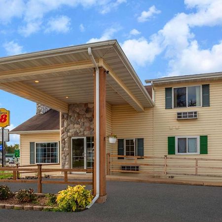 ホテル Super 8 By Wyndham Berlin Wi エクステリア 写真