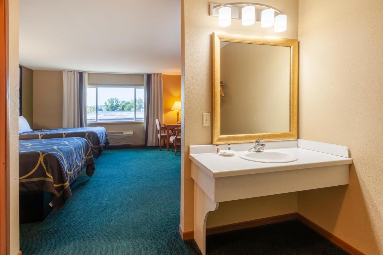 ホテル Super 8 By Wyndham Berlin Wi エクステリア 写真