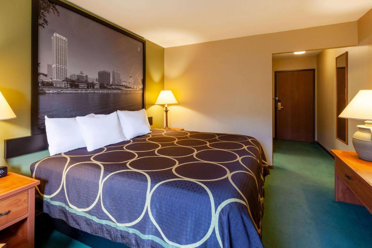 ホテル Super 8 By Wyndham Berlin Wi エクステリア 写真